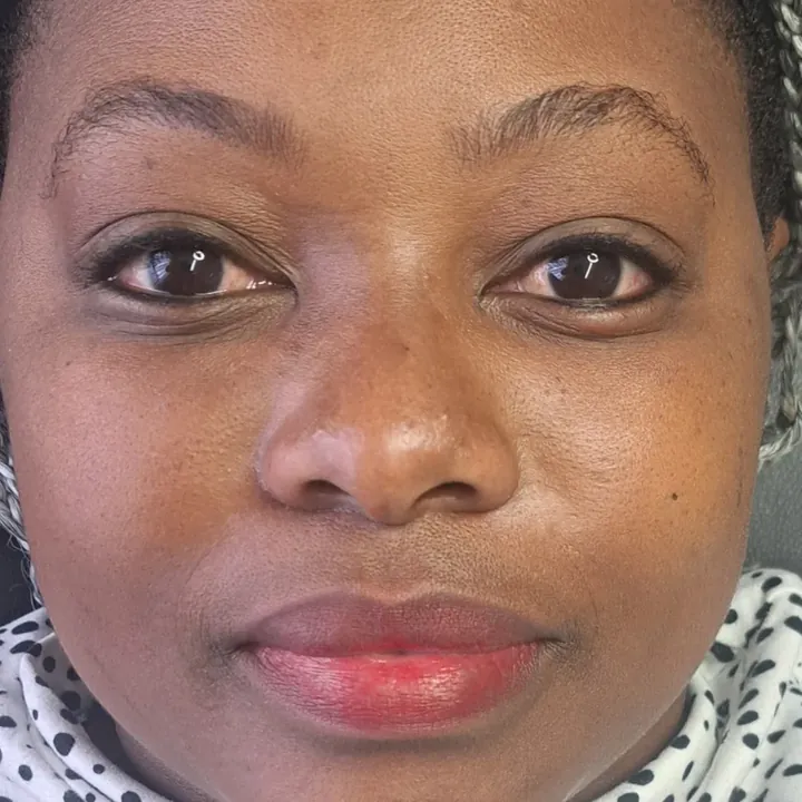 Client with permanent eyeliner top and bottom by Tess PMU